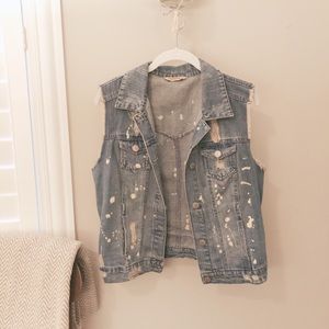 DISTRESSED JEAN JACKET vest
